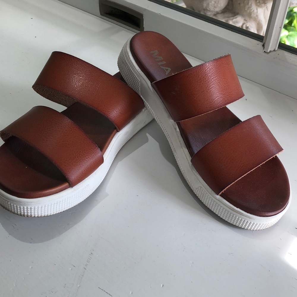 Women’s leather sandals